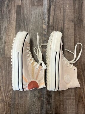 Victoria Tribu Canvas High-Top Platform with Embroidered Sun Pattern Size 39